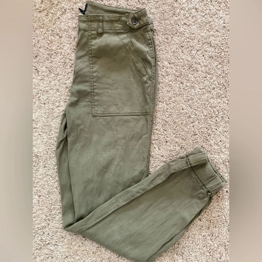 Nicole Miller Army Trouser Pants w/ jogger legs run big like 4-6
